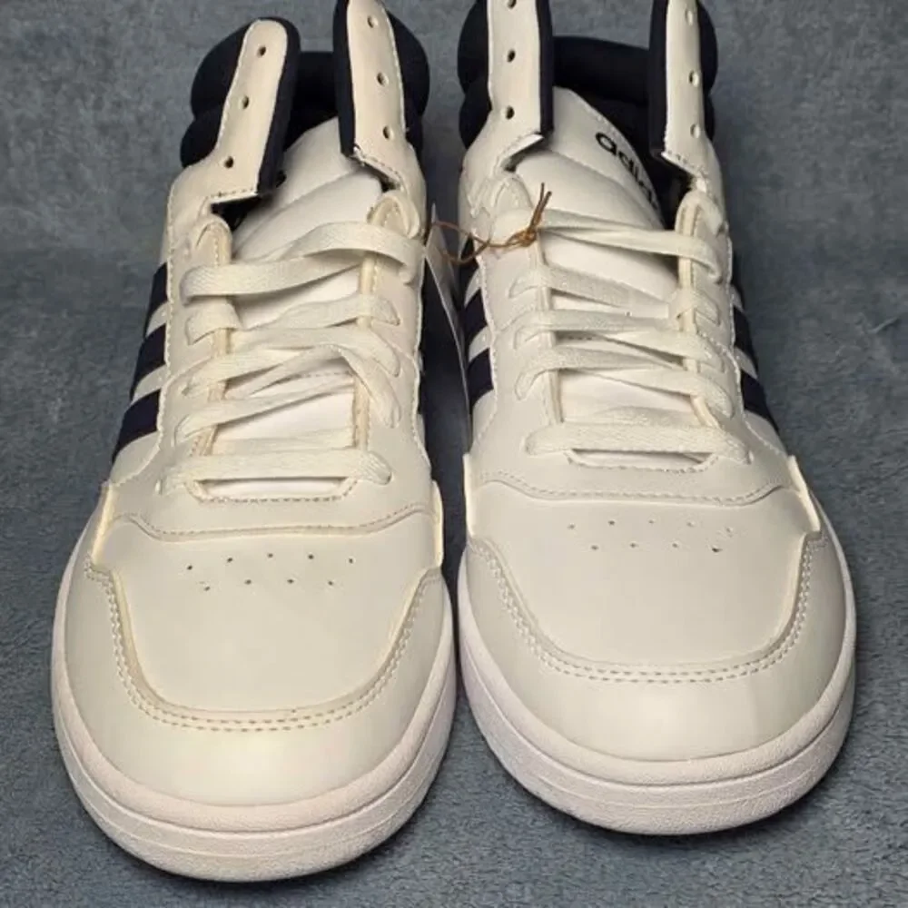 New Adidas Hoops 3.0 Mid Sneakers Womens Size 10 or Mens Size 9